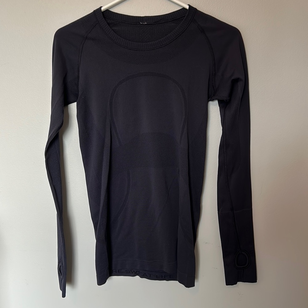 Lululemon swiftly tech top - Size 6 - Navy